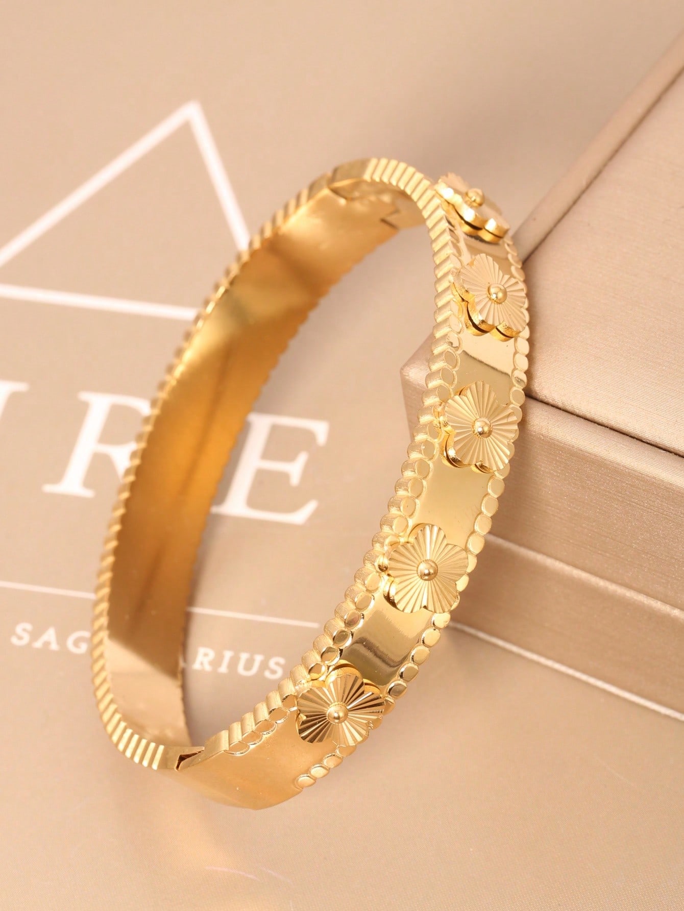 Luxury Lifestyle Jewelry - 1 Piece of European and American
